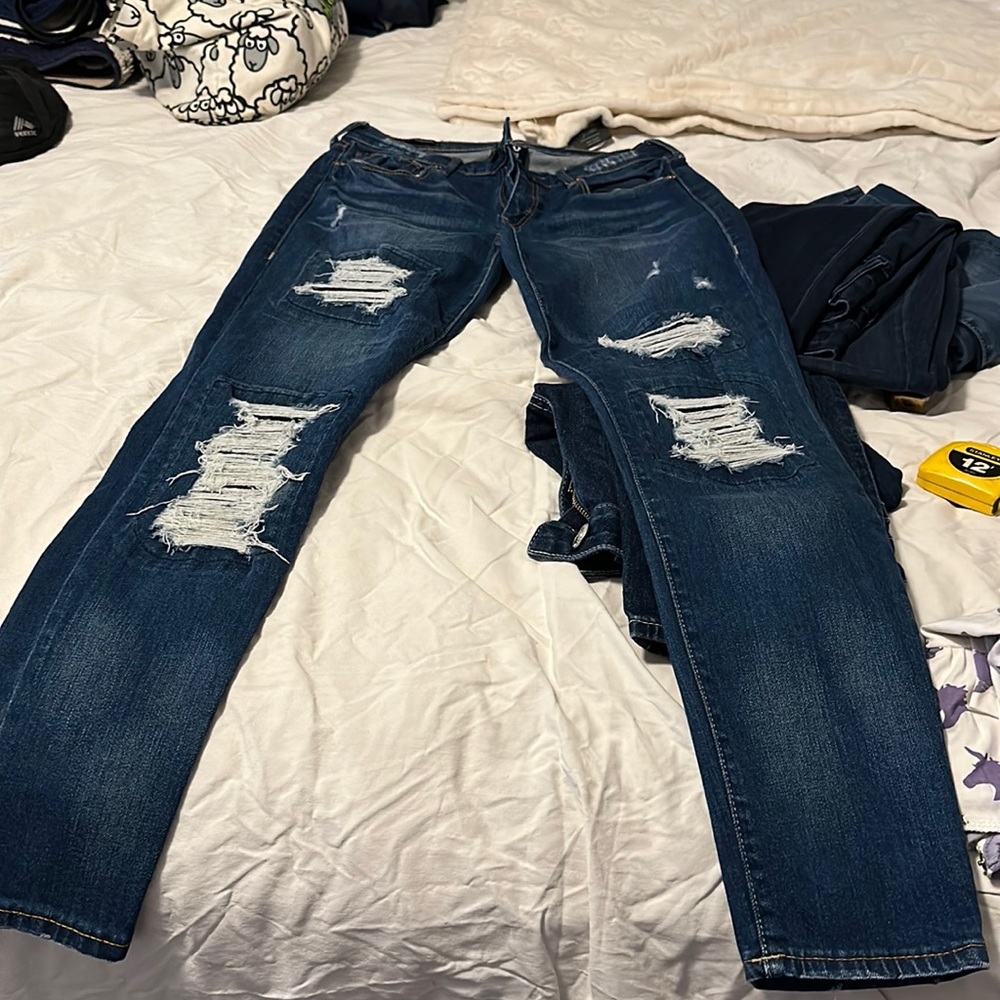 True/religion blue jeans w rips. That’s how they were bought!